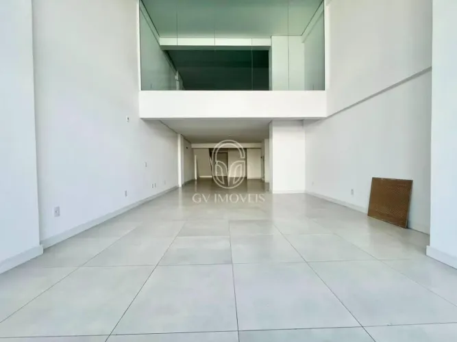 Sala comercial térrea para locação, 135.96 m², 2 vagas de garagem, bairro Fazenda, Itajaí-