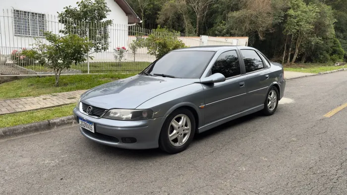 Chevrolet Vectra CD 2.2 16V / 2.0 16V Mec./aut. 2001