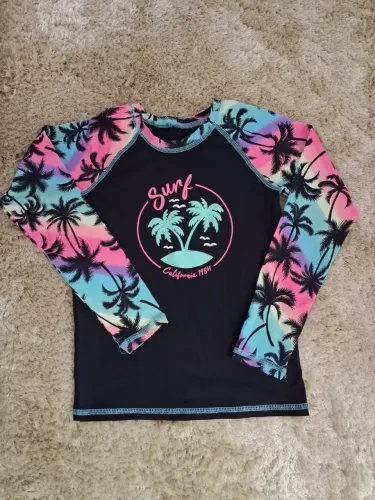 BLUSA COM PROTEÇÃO SOLAR