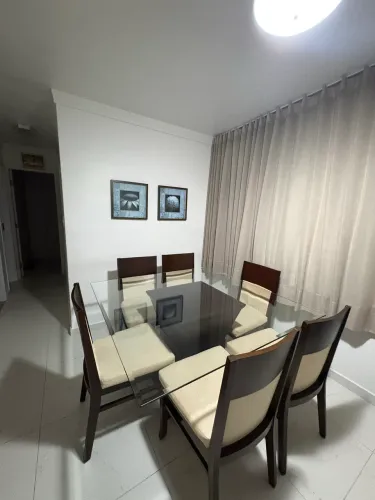 Conjunto Mesa Quadrada e Aparador
