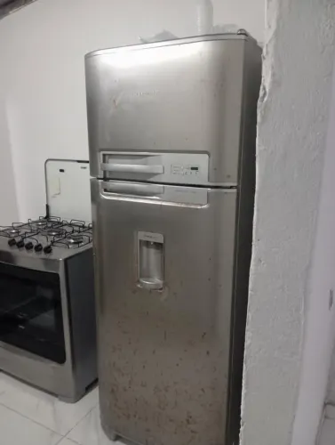 Vendo geladeira com defeito