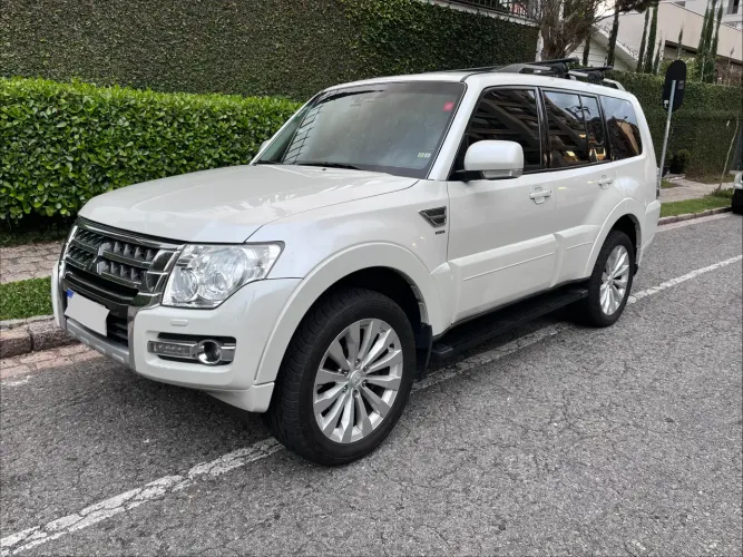 Mitsubishi Pajero HPE Full 3.2 4X4 T.i.dies. 5P AUT 2015