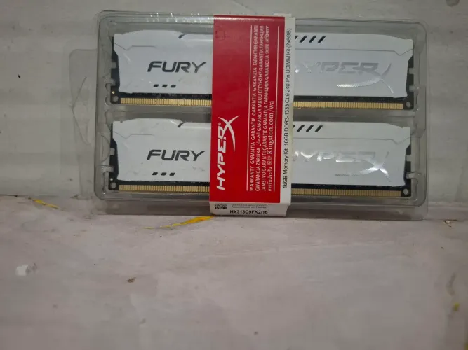Dois pentes de memória ram, 8gb cada ddr3