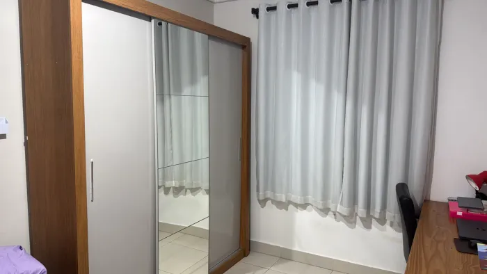 Guarda roupa com espelho 
