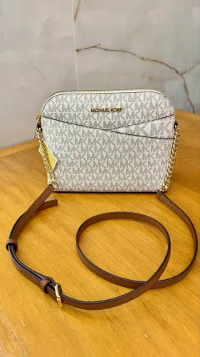 Bolsa Michael Kors Mk Jet Set Travel Dome Vanilla - Monograma Dourado - NOVA, Original
