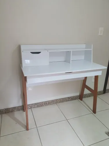 Vendo mesa de escrivaninha/penteadeira com nicho