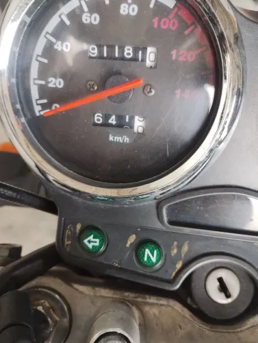 Suzuki YES 125 vermelho 