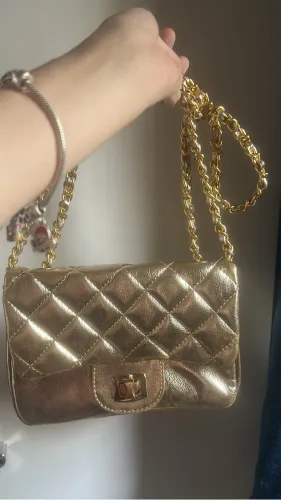 Bolsa dourada 