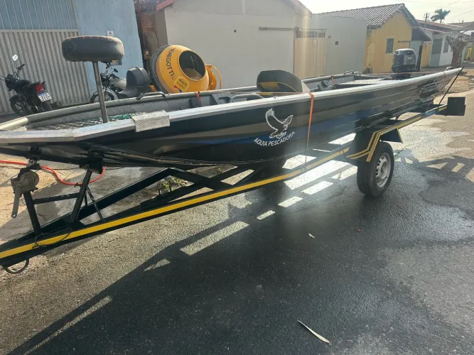 Barco com motor 30 Yamaha partida Eletric
