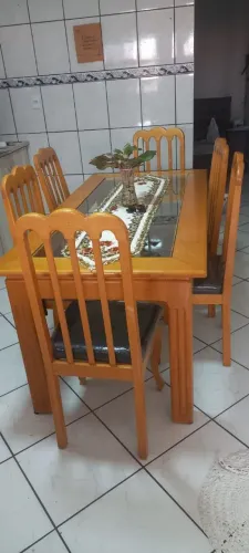 Mesa com 6 cadeiras