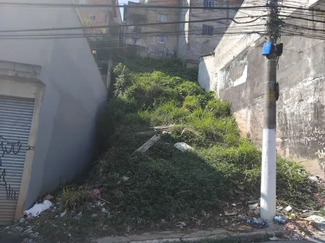 Vende se esse terreno fica localizado no jardim damasceno mais informações chama zap