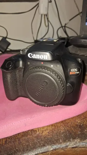 Câmera Canon t100