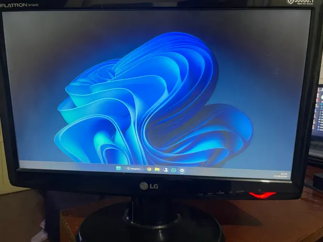 Monitor 16 polegadas (impecável)