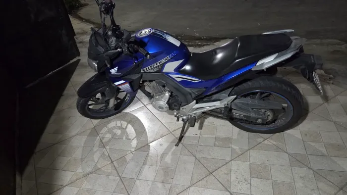 Minha moto em dias