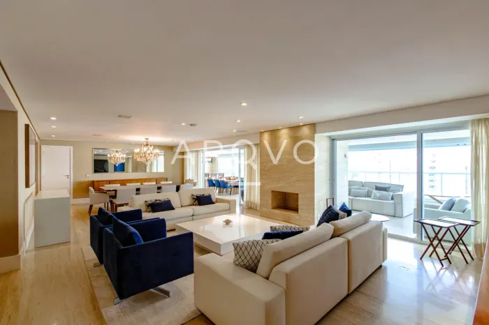 Apartamento com 4 suítes à venda em Moema, próximo ao Parque Ibirapuera