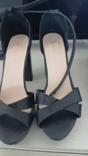 Sapato plataforma preto super confortável e conservado. No. 38