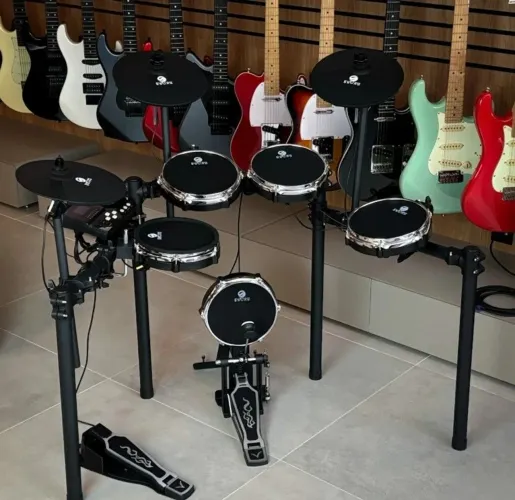 Vendo bateria eletrônica custon sound csd100 pele em Mash read