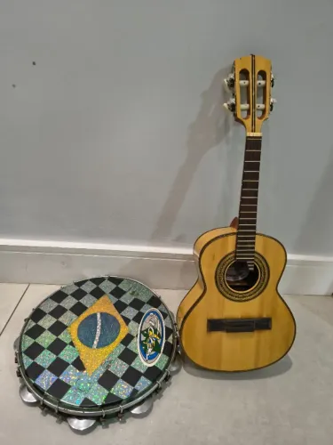 Cavaquinho Carlinhos luthier N1 + pandeiro contemporaneo
