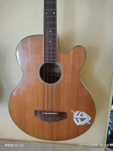 Contra baixo acústico