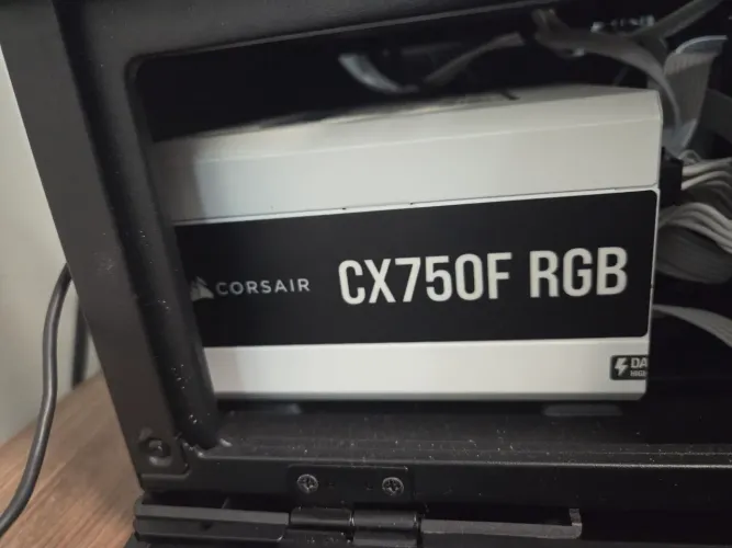Fonte Corsair CX750F RGB 750w branca full modular