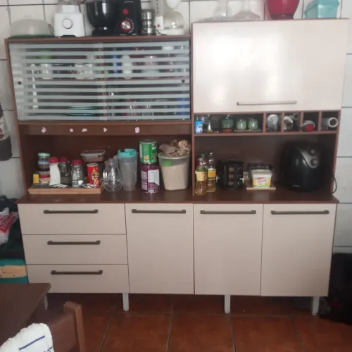 Vendo um armário de cozinha seme novo,pra retirar no local