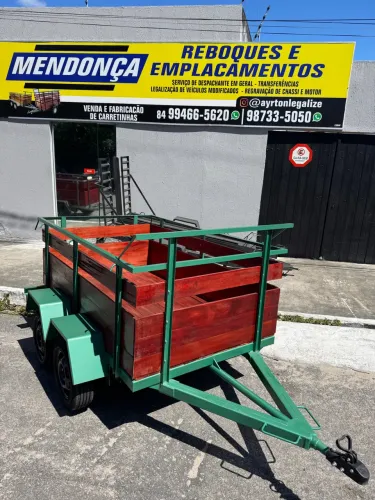 Reboque dois eixos de fábrica 