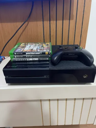 XBOX ONE FAT 2 controles e 3 jogos 500gb (leia o anúncio)