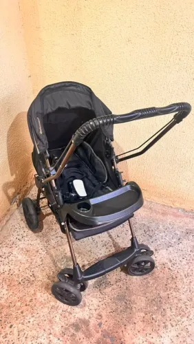 Carrinho + bebê conforto Galzerano Milano reversível. Semi-novo.