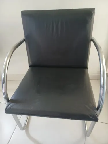 Cadeira em Couro (Braço Aço Inox)