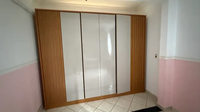 Guarda-Roupa 6 Portas Grande e Espaçoso - Ótimo Estado