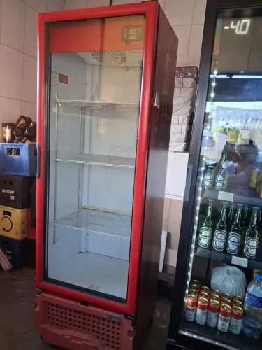 Geladeira espositora Imbera - Coca Cola