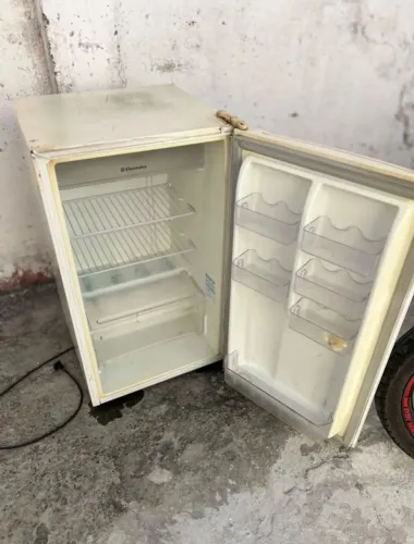 Frigobar Média 85 cm de altura e 50 cm de largura