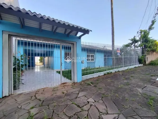 aluga Casa Plana com 2 dormitórios no bairro Canudos em Novo Hamburgo.