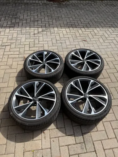 Roda rs7 aro 20 + pneus 80%