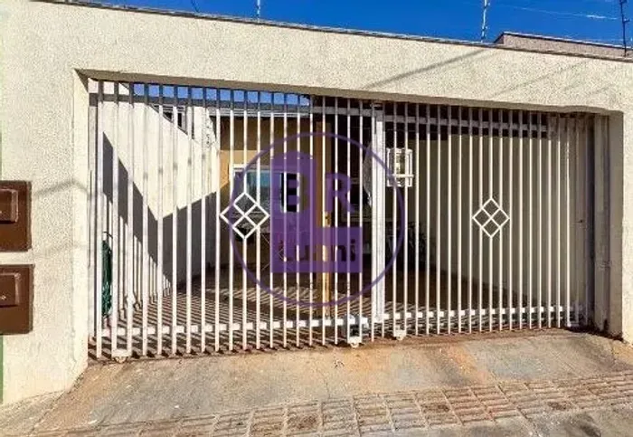 Casa Terrea à venda com 125² de área Total e 69,53² de construção.