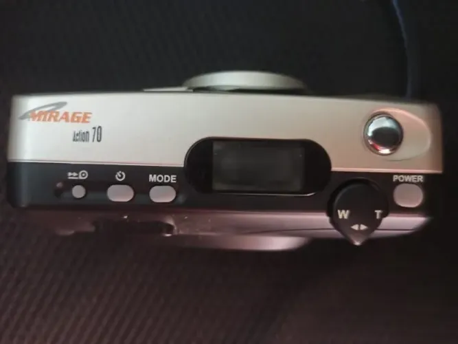3 Máquinas fotográficas retro, de brinde uma maleta contendo cabos e carregador da filmado