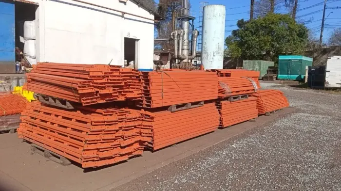 Vendo Lote de Peças em Aço para Porta-Paletes | Estoque Completo ShopStock