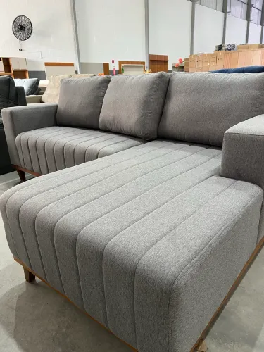 Sofá com Chaise Linho Cinza NOVO ULTIMA PEÇA 
