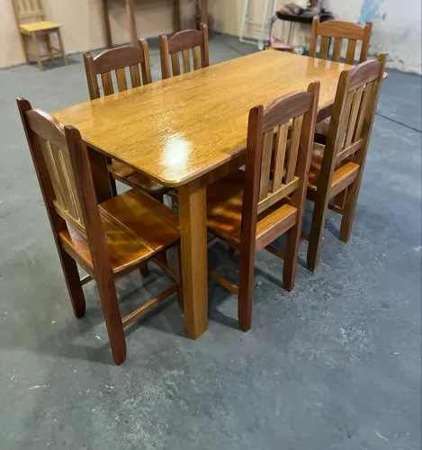Mesa de jantar Madeira maciça 6 lugares em loja. Entregamos