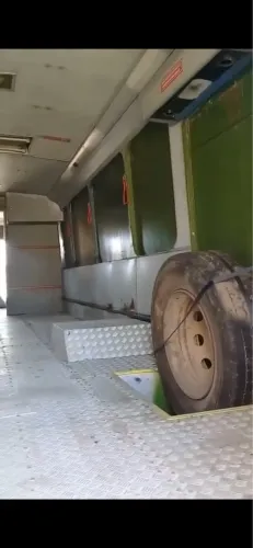 ÔNIBUS PARA FRETE E MUDANÇA - 8M DE BAÚ - R$ 15.000