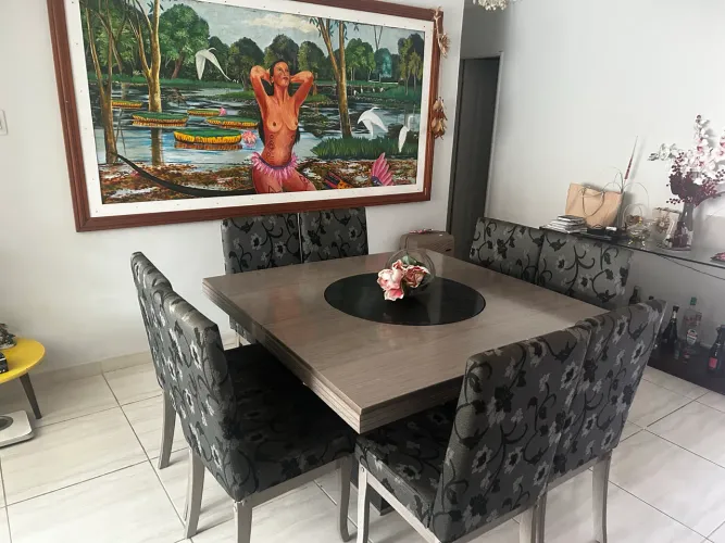Mesa de Jantar 8 Lugares com Cadeiras Estofadas + Bandeja Giratória