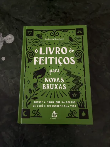 O livro de feitiços para novas bruxas