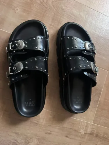 Sandália Zara Chunky Preta com Tachas - No 41