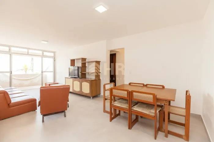 Apartamento com 03 dormitórios sendo 01 suíte em Caiobá.