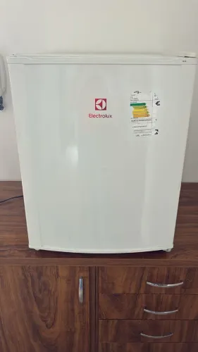 Frigobar Eletrolux conservadissimo - 80 litros - 127 volts