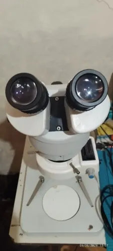 Microscópio binocular AFR
