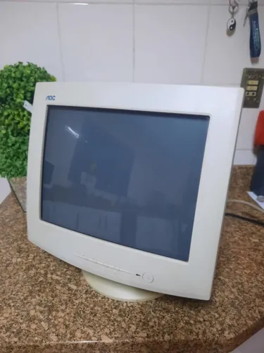 MONITOR DE COMPUTADOR AOC ANTIGO