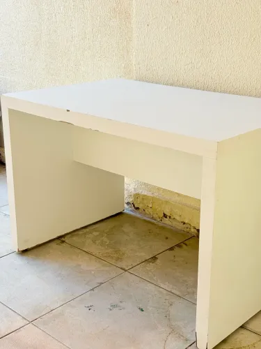 Mesa de Escritório Branca - Simples e Funcional