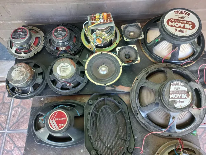 Vendo Alto Falantes, em ótimo estado
