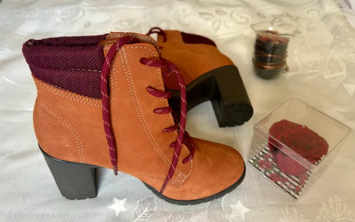 Bota Nova na Caixa ? Linda 
